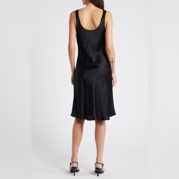 Reformation Lila V-Neck Satin Dress Size Large - Picture 9 of 10